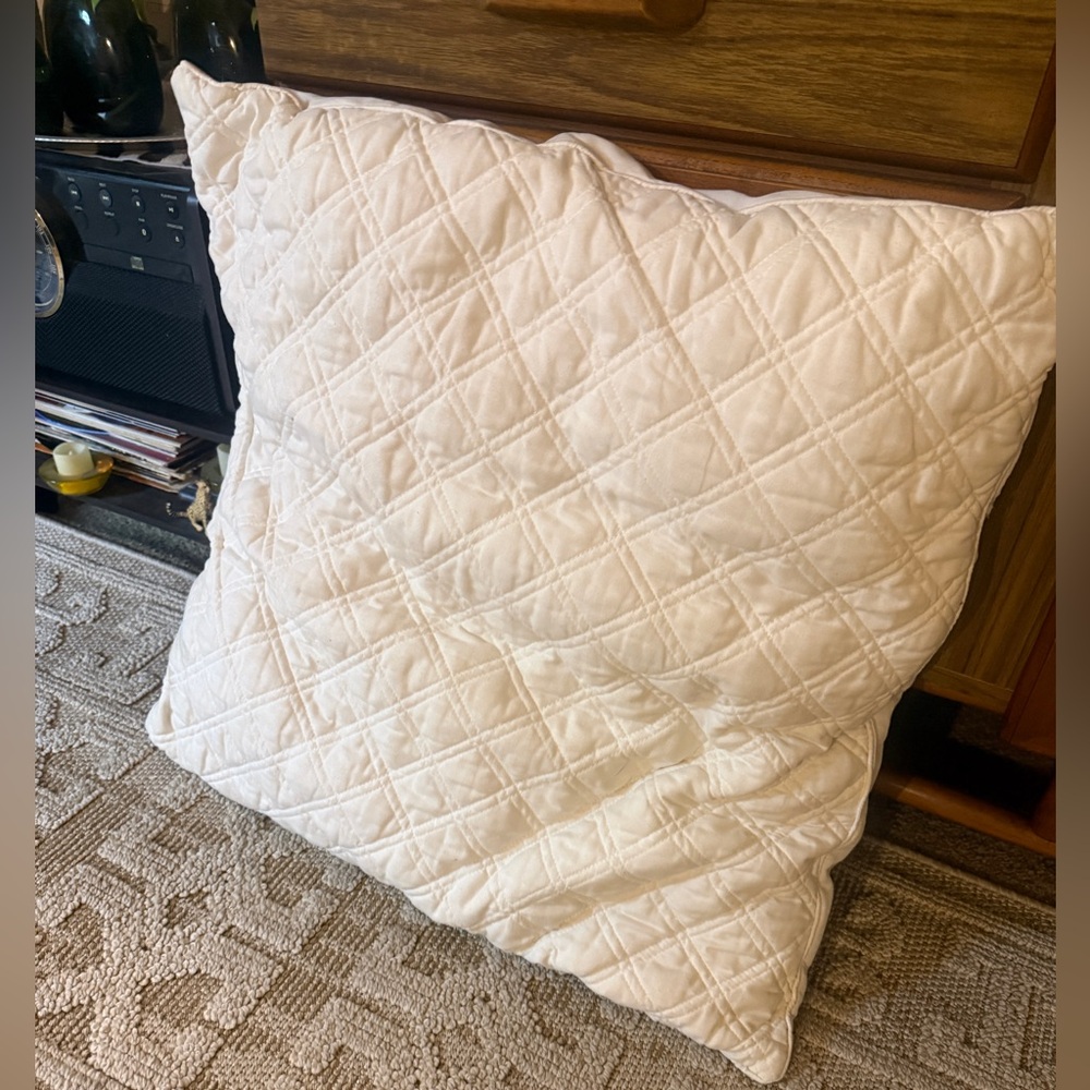 Cynthia Rowley cotton White large Quilted throw pillow 26x36” square insert